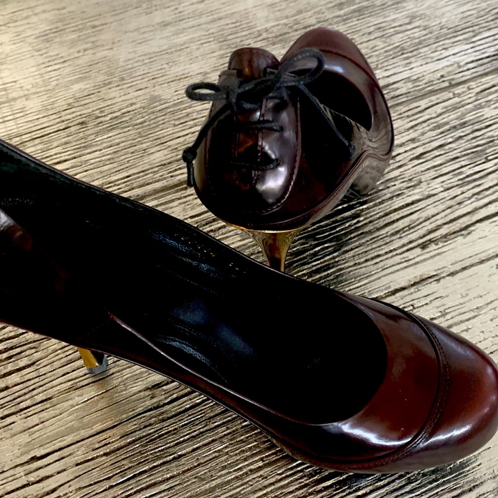 Alexander McQueen pumps in burgundy size 35.5 us size 5 1/2